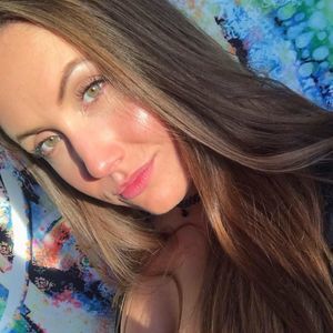 Meet your Posher, Mirela